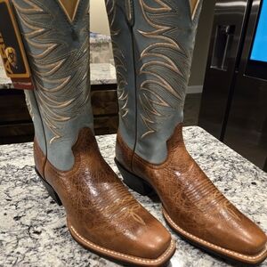 Womens Ariat Boots Size 8.5